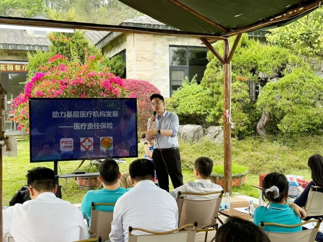 广州华佑医院参加花都区民营医疗机构协会春季植树联谊活动